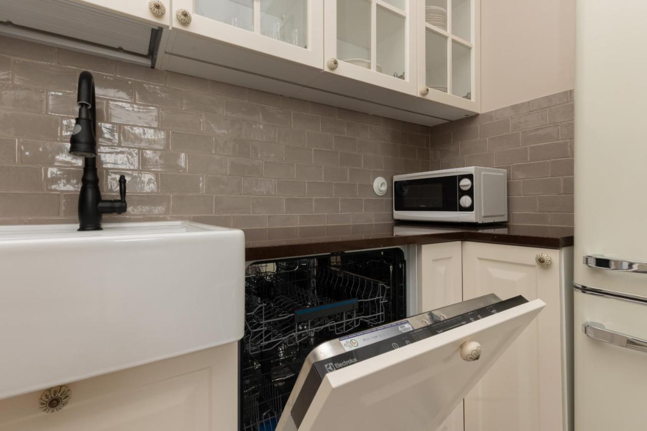 Metro Rondo Onz Apartment By Noclegi Renters Varšava Exteriér fotografie